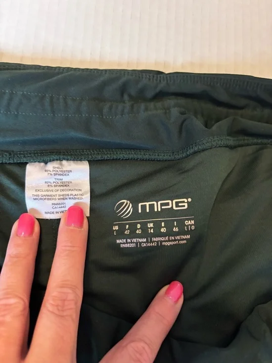 MPG Women's dark green Athletic Shorts - Lightweight Performance large - Picture 4 of 6